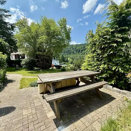 Des Sapins, Paisible Avec Terrasse Et Jardin